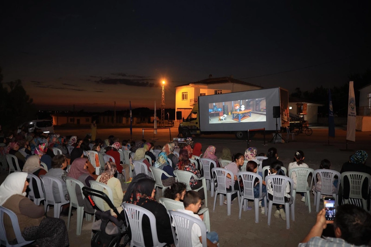 Kayseri Talas'ta 'Püfür Püfür' yazlık sinema 