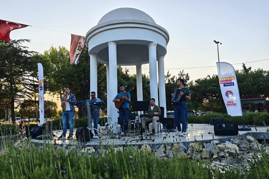 İstanbul Maltepe'de yaz sanatla dolu geçiyor 