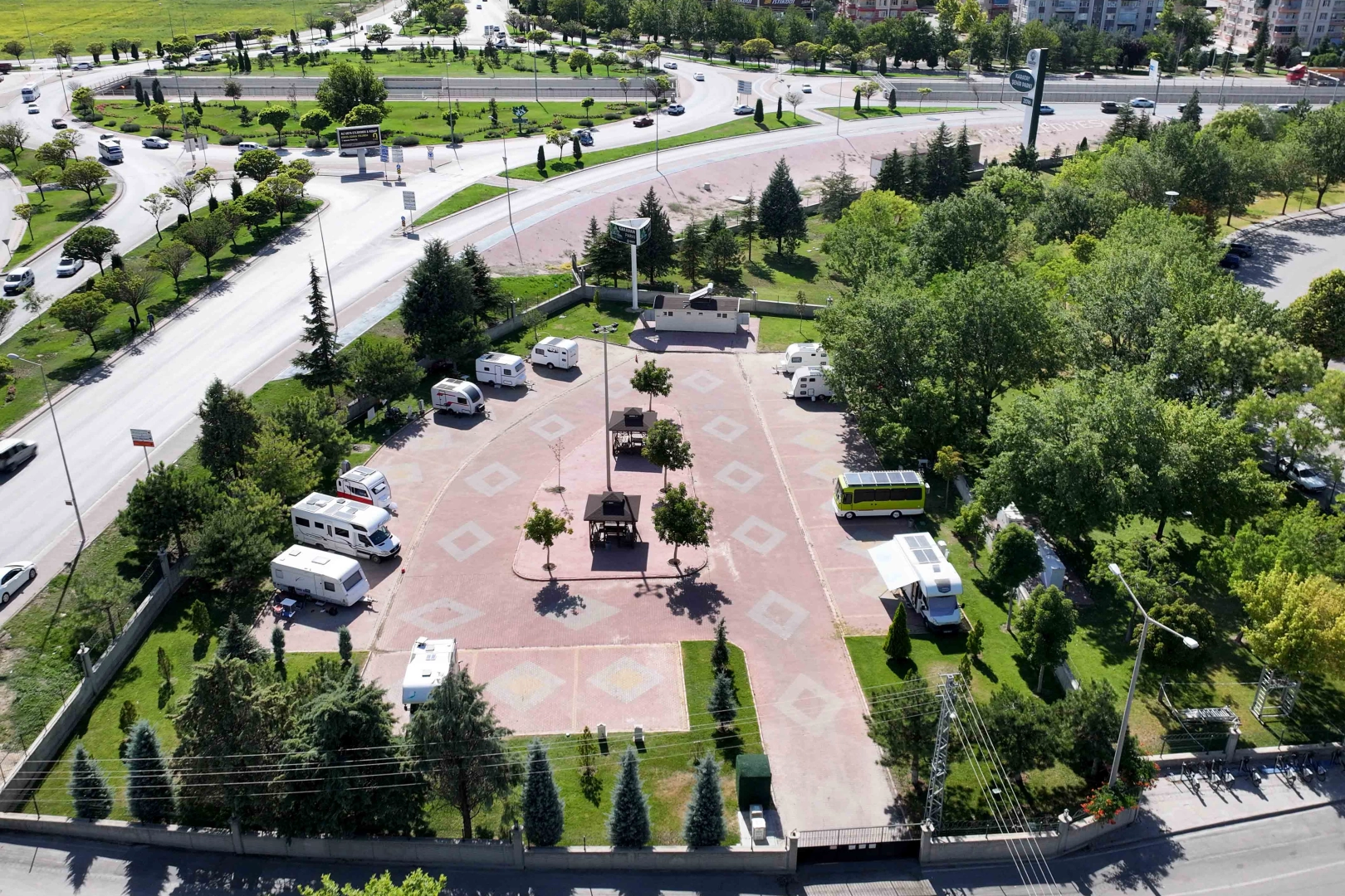 Karavan tutkunlarından “Karatay Karavan Parkı”na yoğun ilgi 
