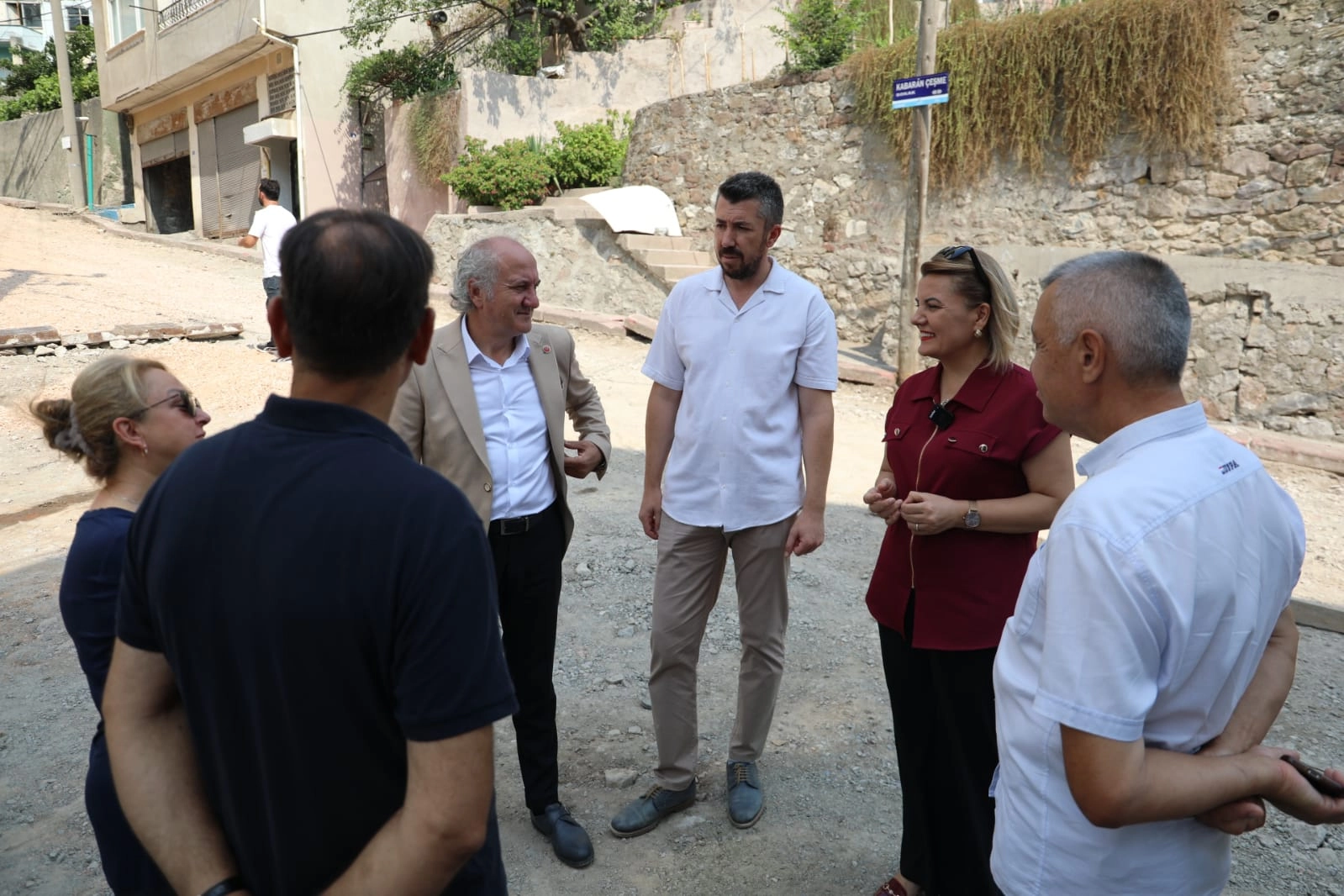 Kocaeli İzmit Belediyesi'nden üç mahalleyi birleştiren sokakta güvenli ulaşım adımı 