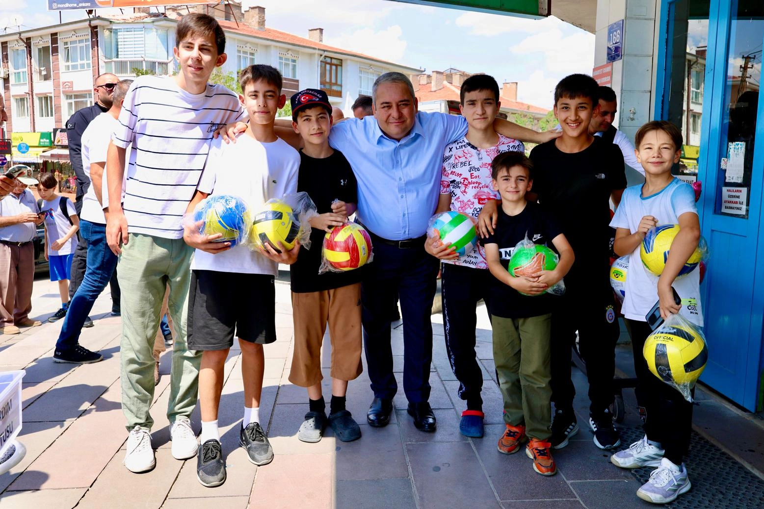 Ankara Keçiören'de Başkan Mesut Özarslan esnafın yanında 