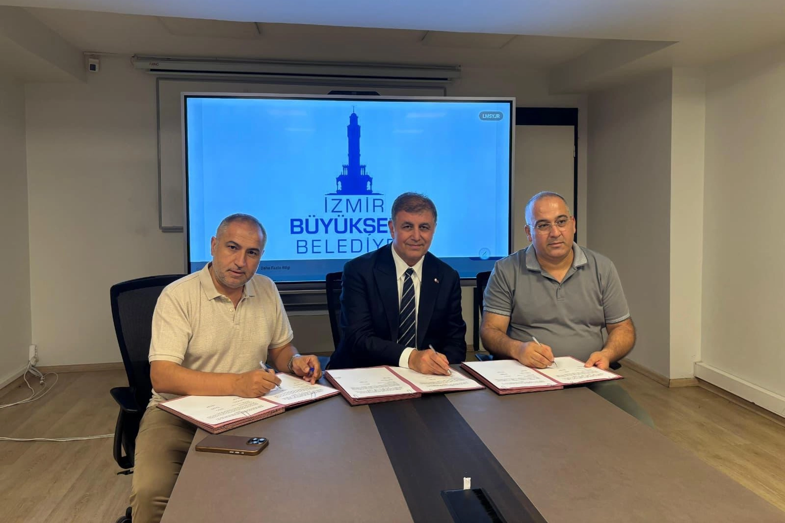 Grand Plaza ve İztarım'da imzalar atıldı 