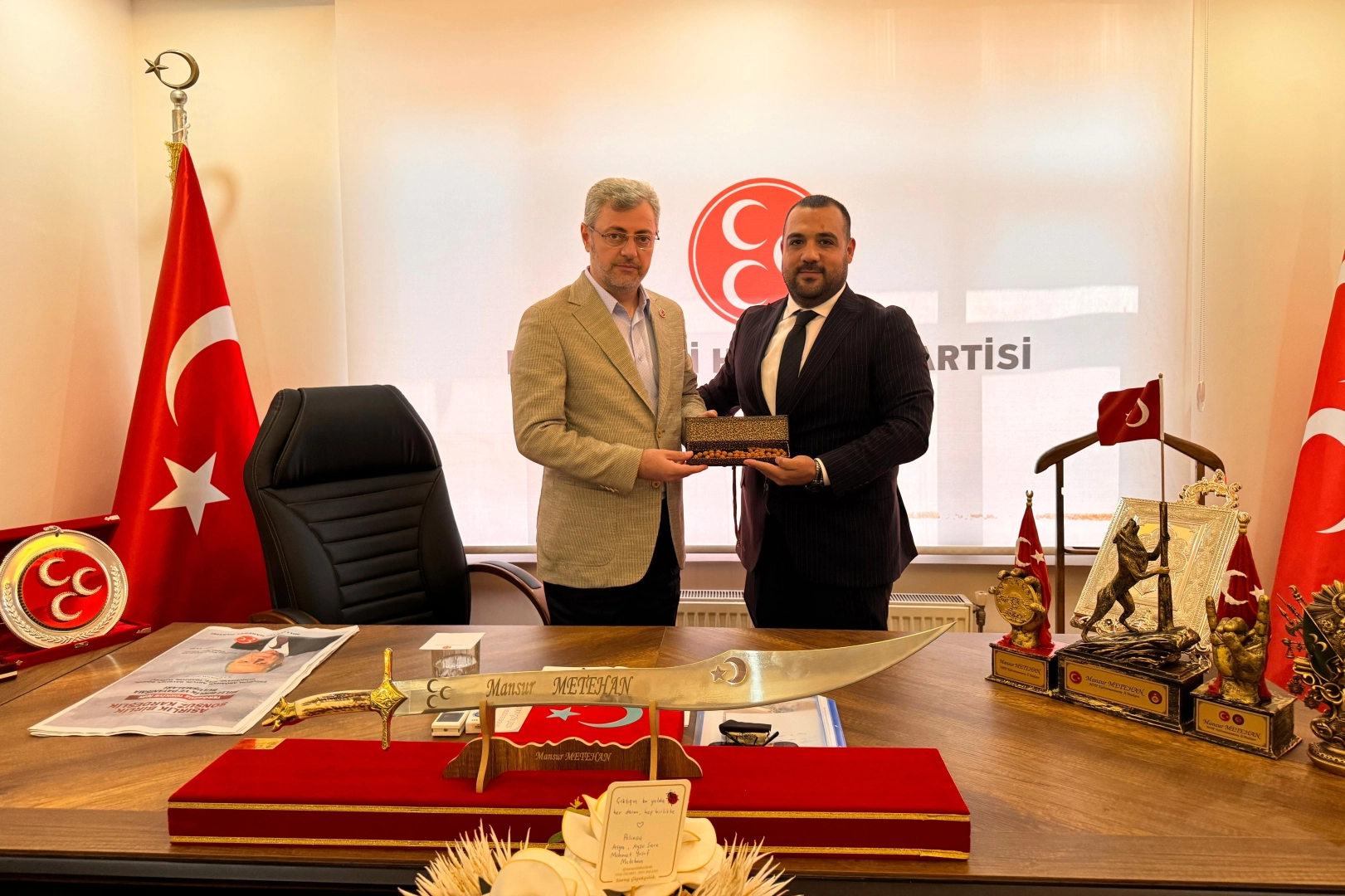 Milliyetçi iş insanı Şahinkanat’tan Başkan Metehan’a ziyaret 
