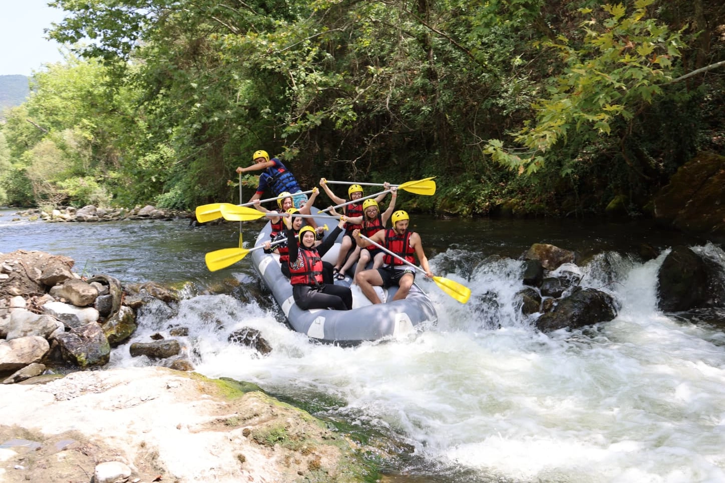 Bursa’da gençlerin rafting heyecanı 
