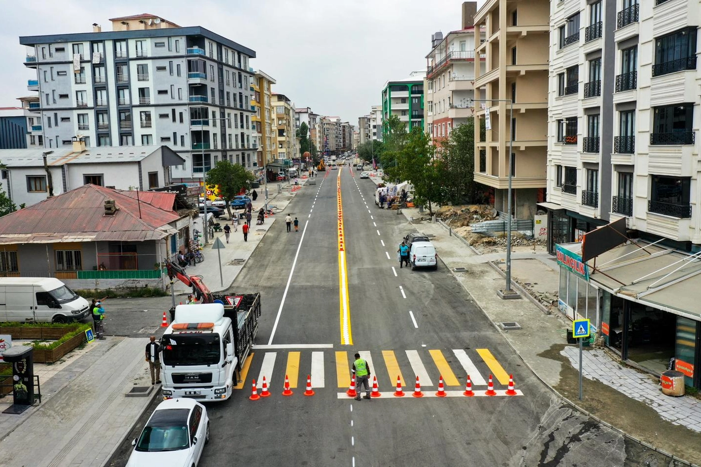 Eski Cezaevi Caddesi yeni görünümüyle trafiğe açıldı 
