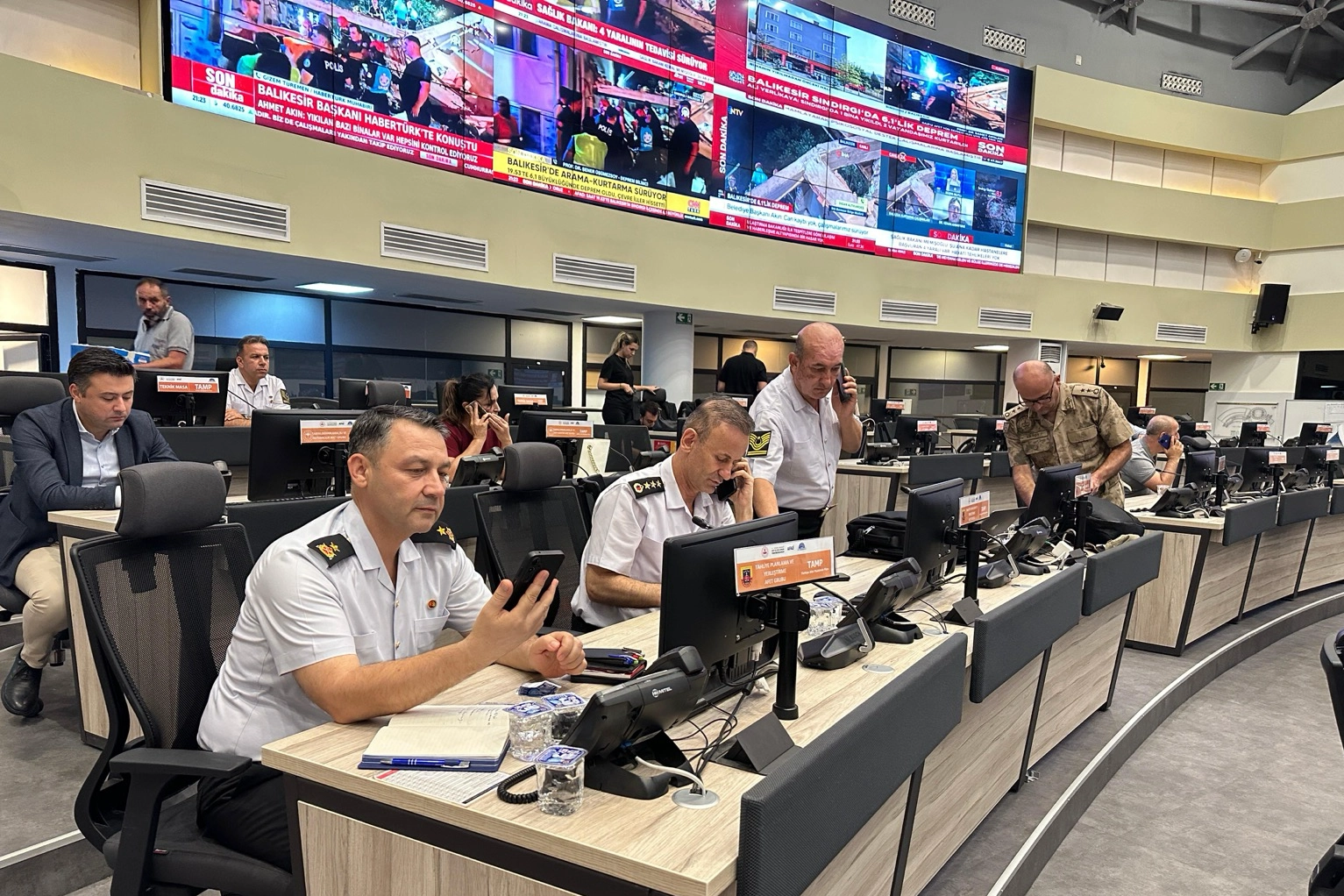 AFAD: 20 artçı deprem kaydedildi, 24 hasar ihbarı geldi 
