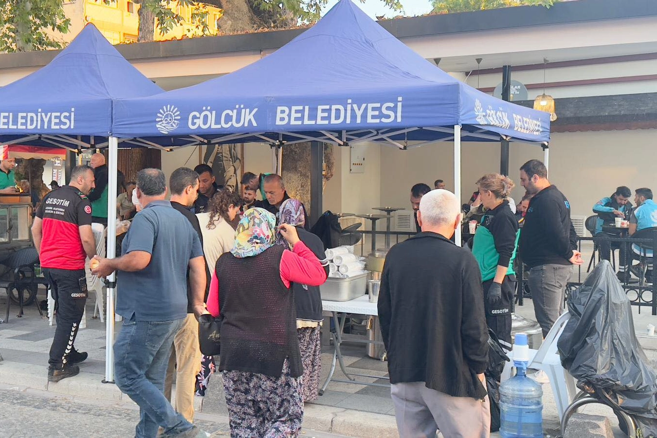 Gölcük Belediyesi Balıkesir halkına desteğe koştu 
