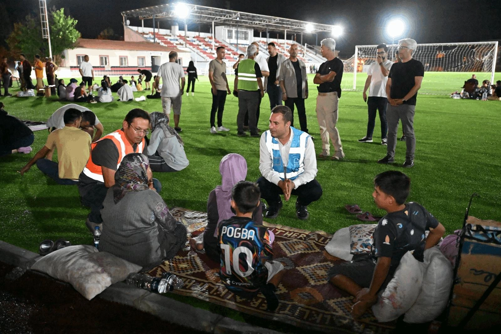 Ahmet Akın; Depremi birlikte aşacağız 