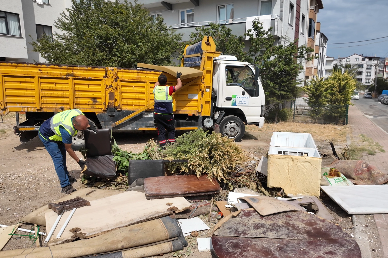Kocaeli Çayırova'dan kaba atık uyarısı 