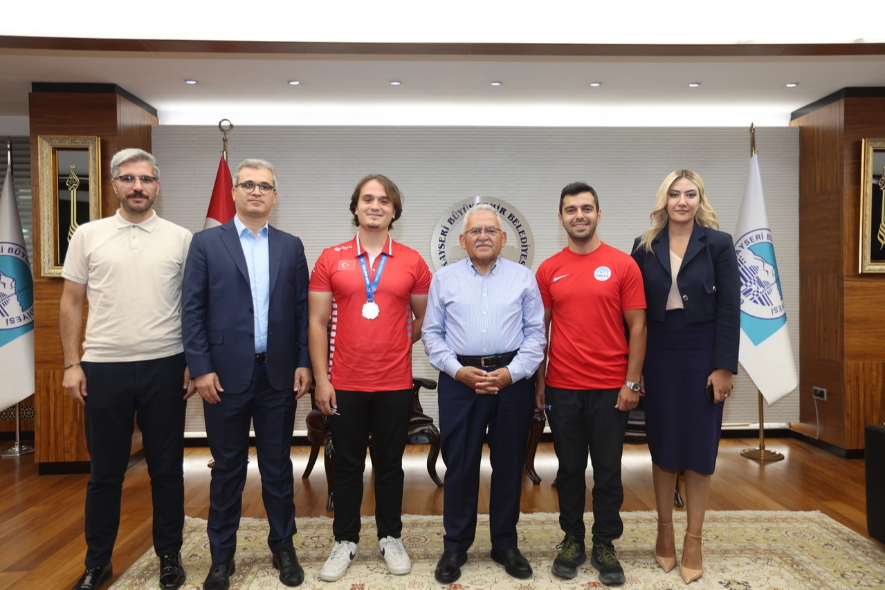 Kayseri'nin şampiyon 'Arslan'ına 'büyük' tebrik 
