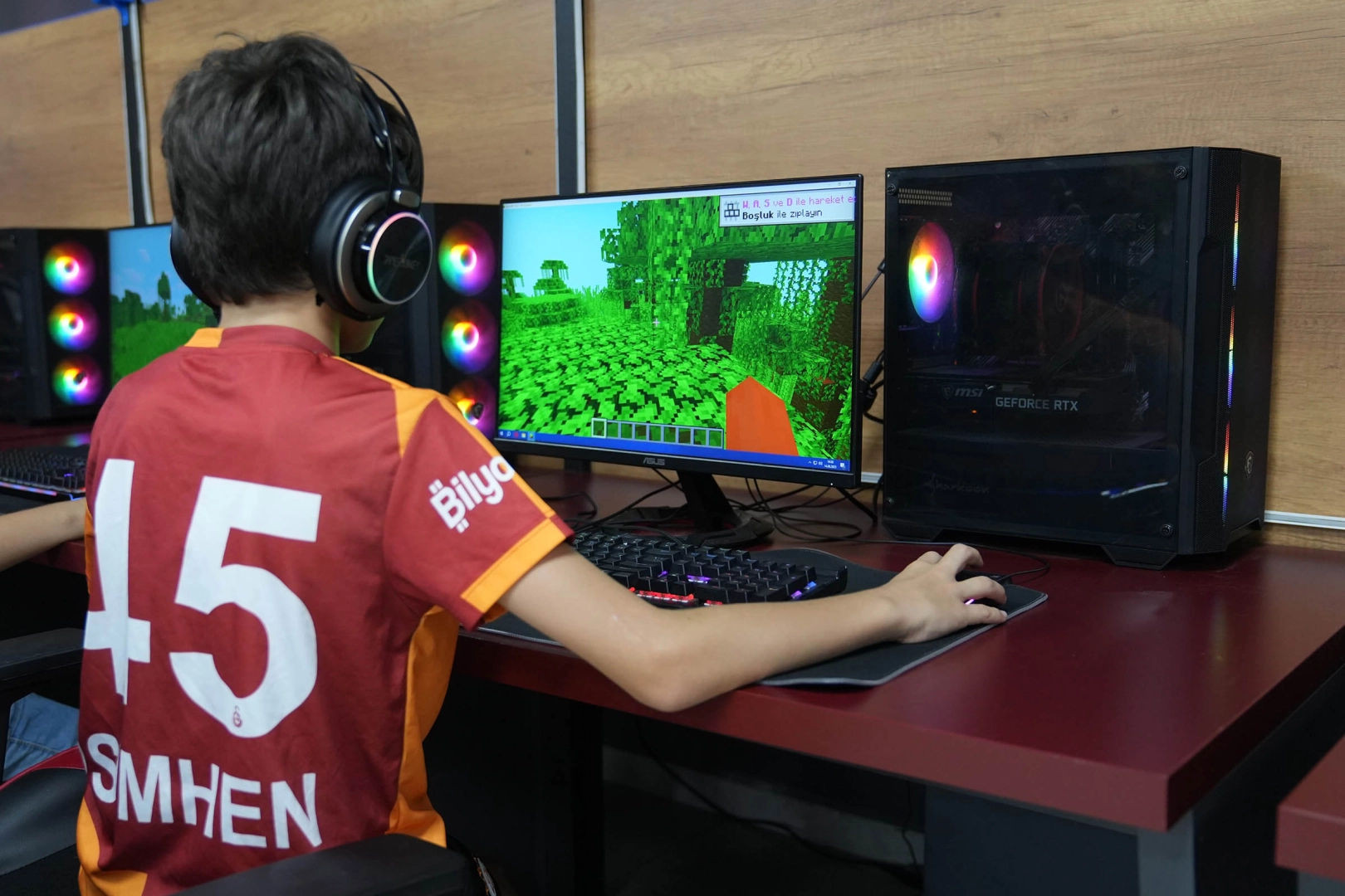 Özel gereksinimli çocuklara teknoloji dolu yaz etkinliği 