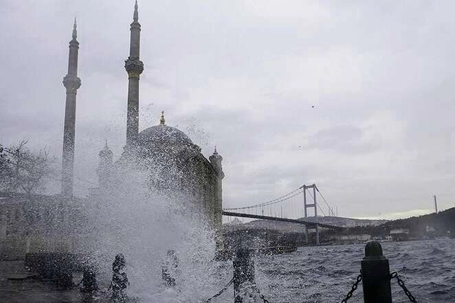 Marmara ve Kuzey Ege'de kuvvetli rüzgar 