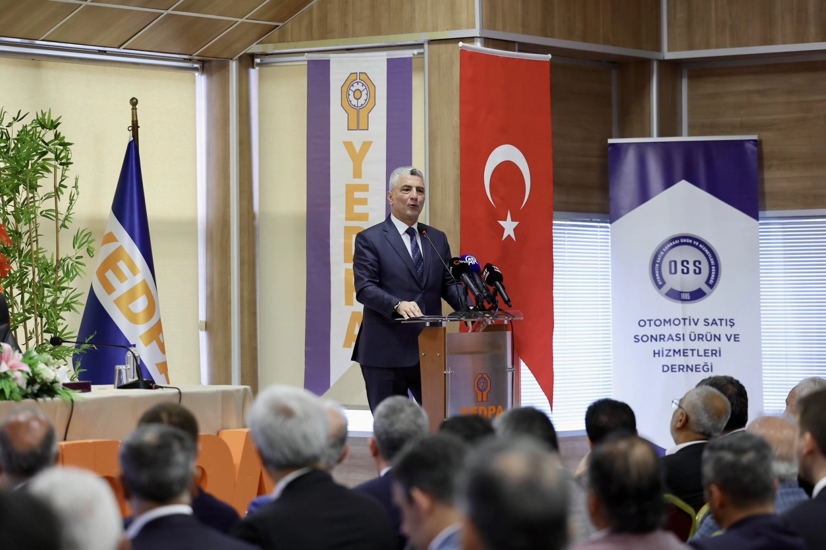 Bakan Bolat, YEDPA’da otomotiv sektörüyle buluştu 