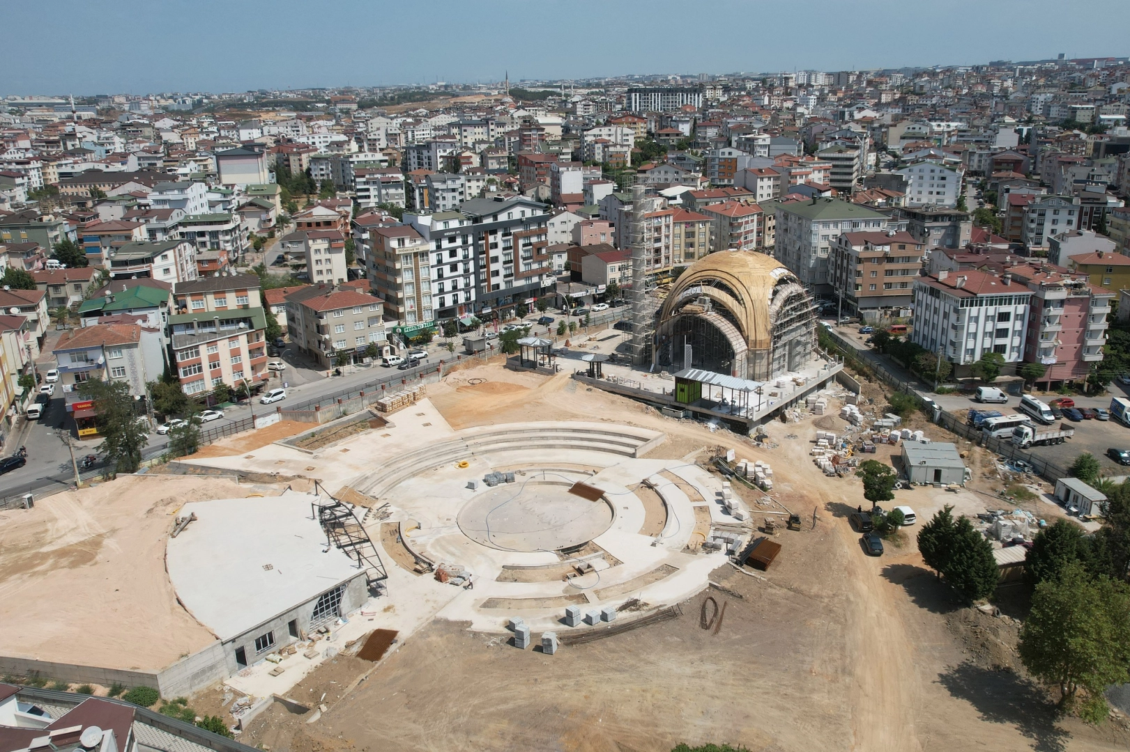 Çayırova Kent Meydanı'nda çalışmalar tam gaz 