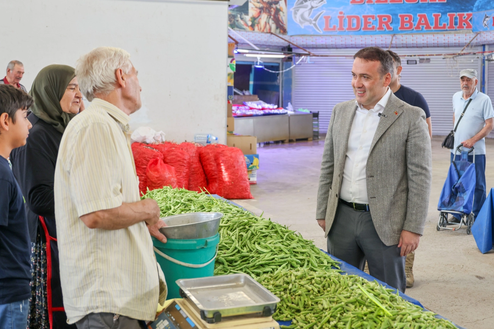 Bilecik Valisi Sözer pazar esnafıyla buluştu 