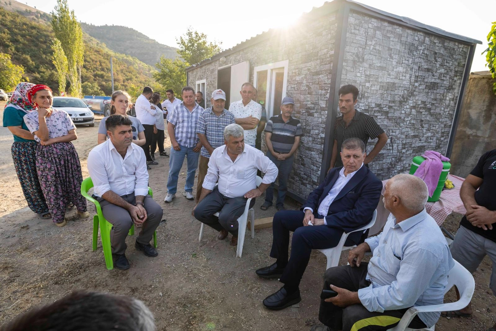 İzmir Büyükşehir’den evi yanan aileye yardım eli 