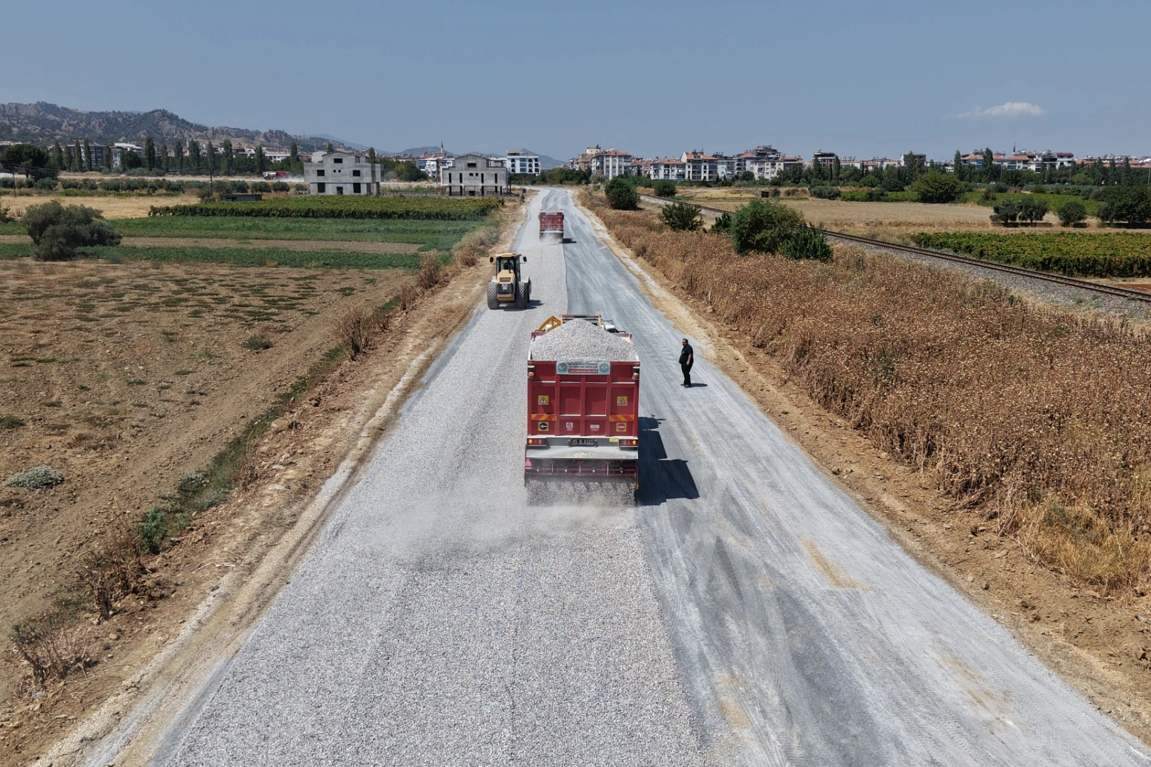 Manisa Salihli’de Büyükşehir'den yol çalışması 