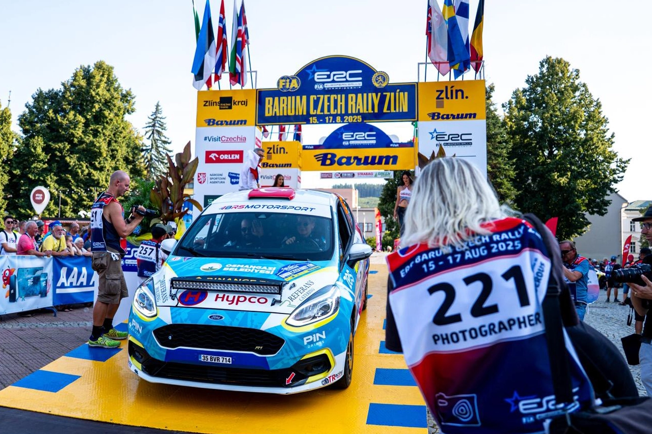 Bursa Osmangazi’nin gururu engelli kadın ralliciden Avrupa’da tarihi başarı 