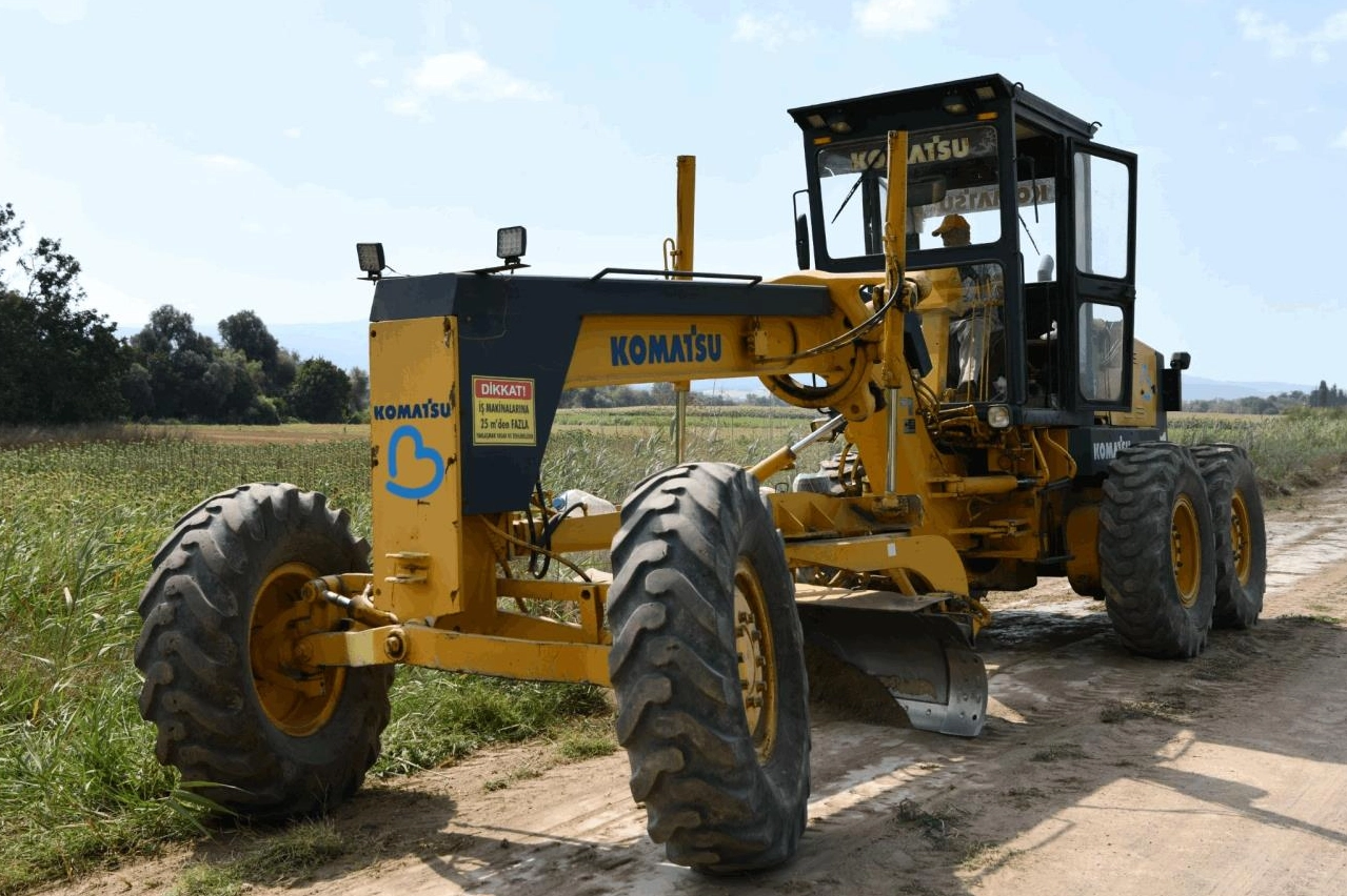 Balıkesir’de tarla ve zeytinlik yollarına Büyükşehir dokunuşu 
