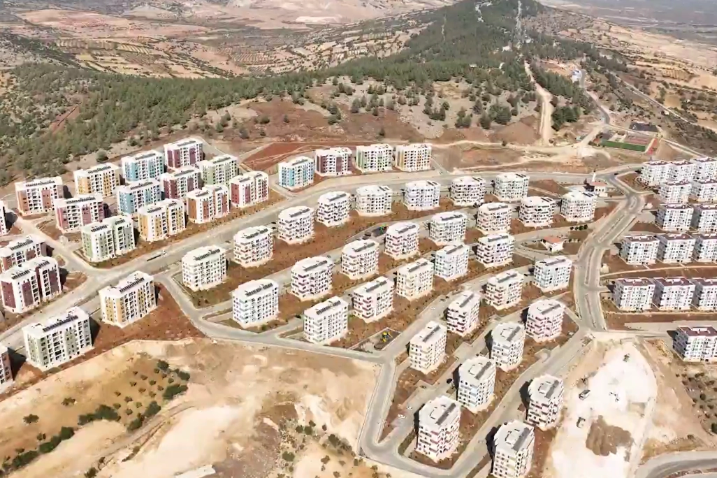 Asrın inşa seferberliği sürüyor... Deprem bölgesi yeniden ayağa kalkıyor 