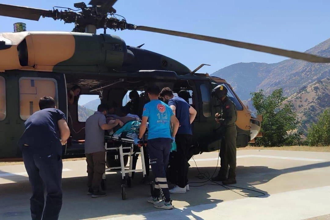 TSK helikopteri, Şemdinli’deki gebeyi Van’a ulaştırdı 