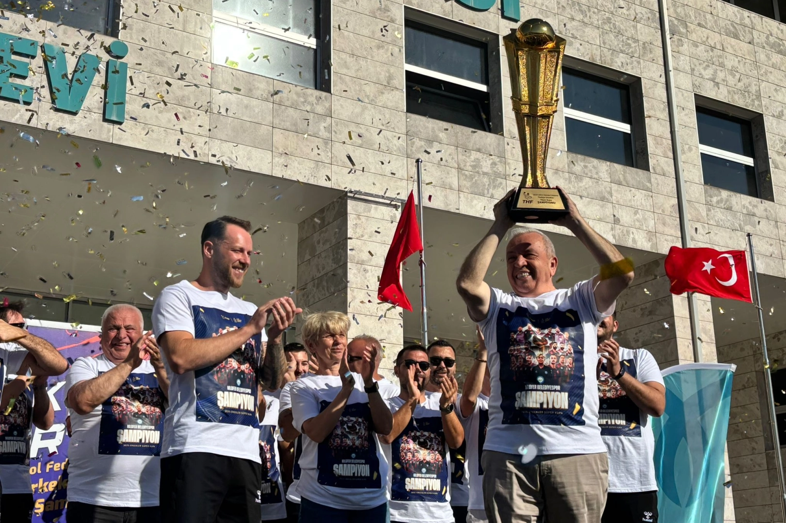 Nilüfer Belediyespor hentbolda tarih yazdı! 