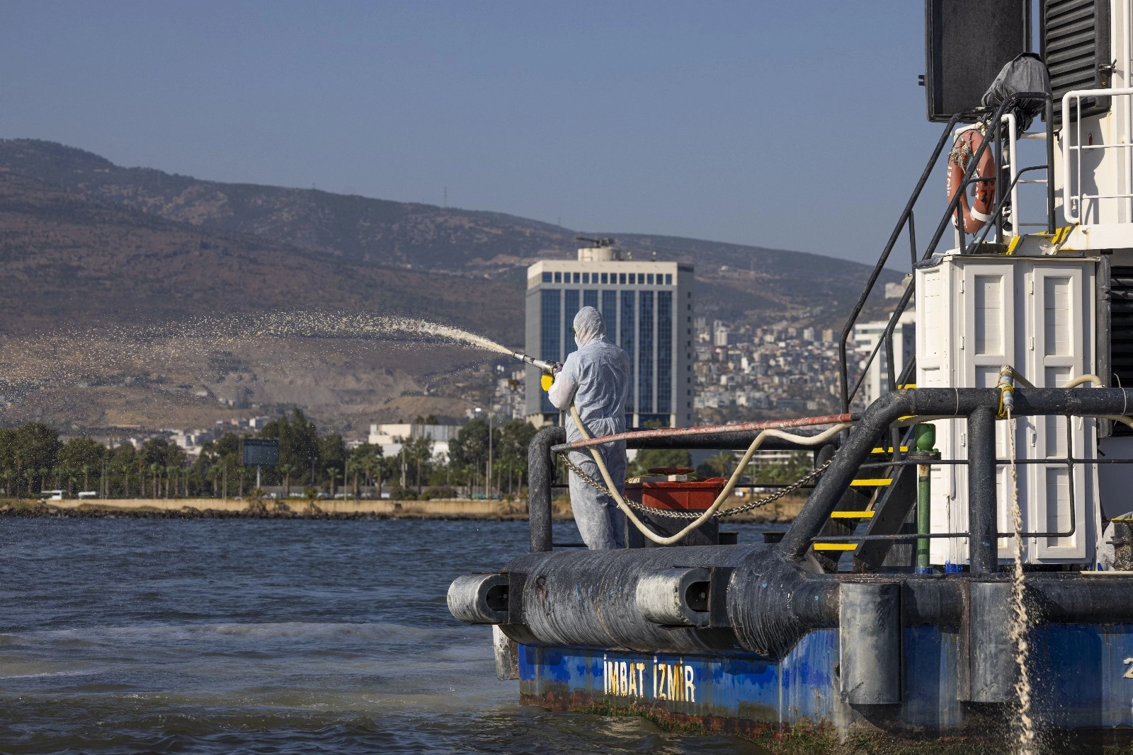 İzmir Körfezi'nde 'modifiye kil' devrede 