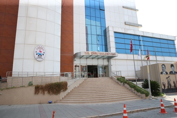 İzmir Çiğli’den üniversite öğrencilerine “Çiğli’nin Yıldızları” bursu 