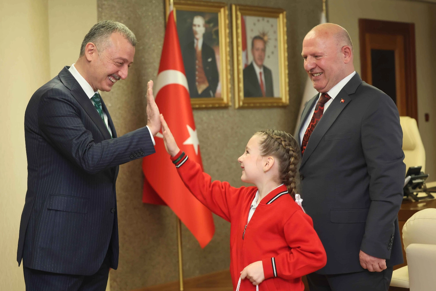 İzmit Ulugazi İlkokulu’na masal gibi bir bahçe 