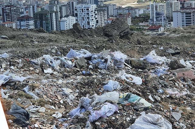 Uyarıya rağmen çöpleri toplamayan belediyeye 'Çevre' cezası! 