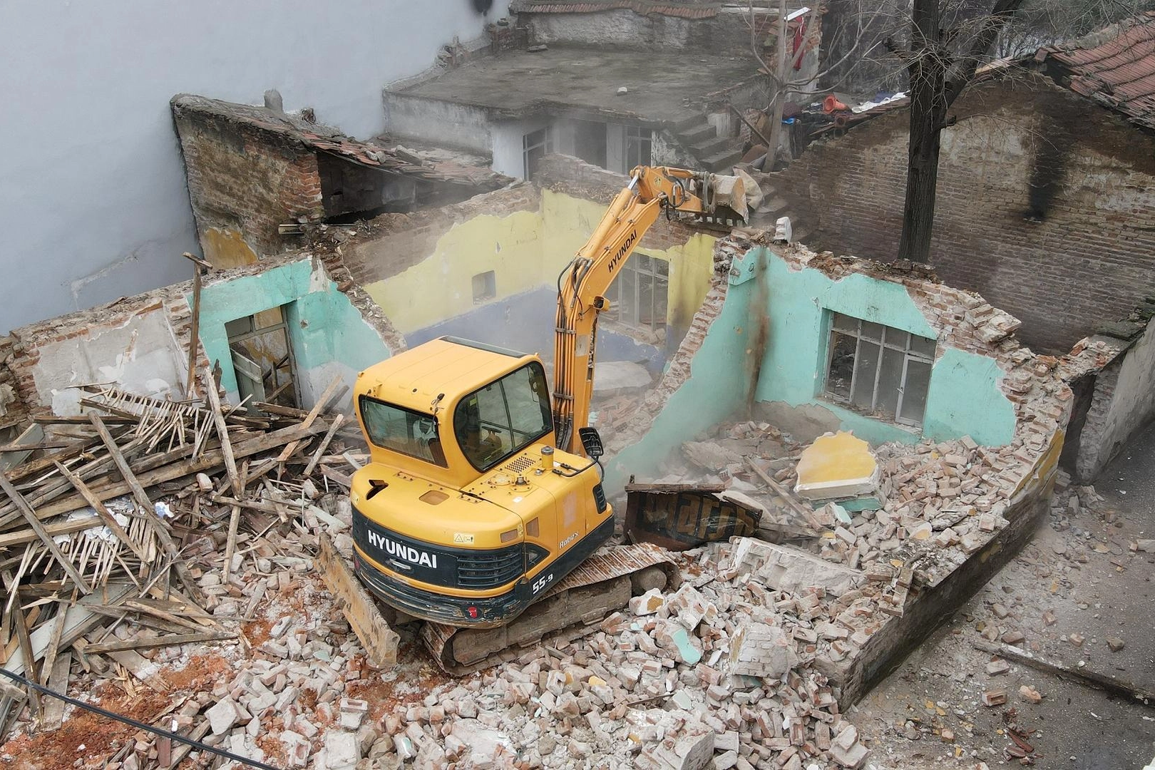Bursa Yıldırım'da metruk temizlik 