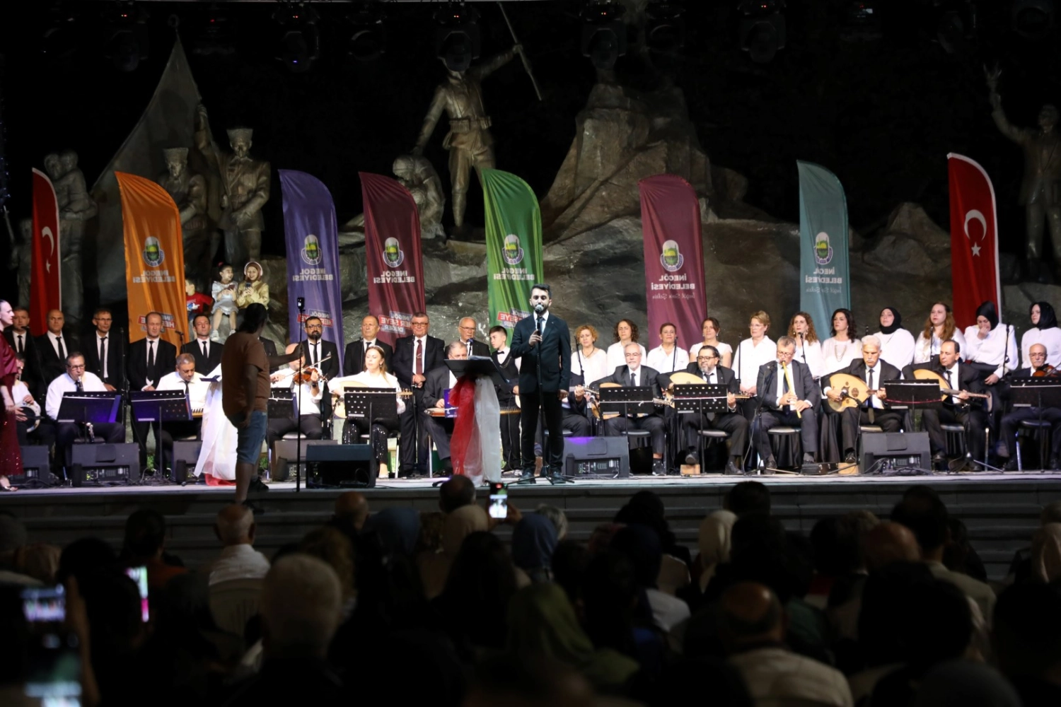 Bursa İnegöl Belediyesi TSM Korosu'ndan muhteşem konser 
