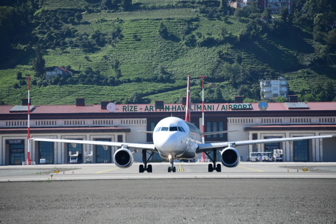 Uçak yolculuklarında ücretsiz su dönemi başladı 