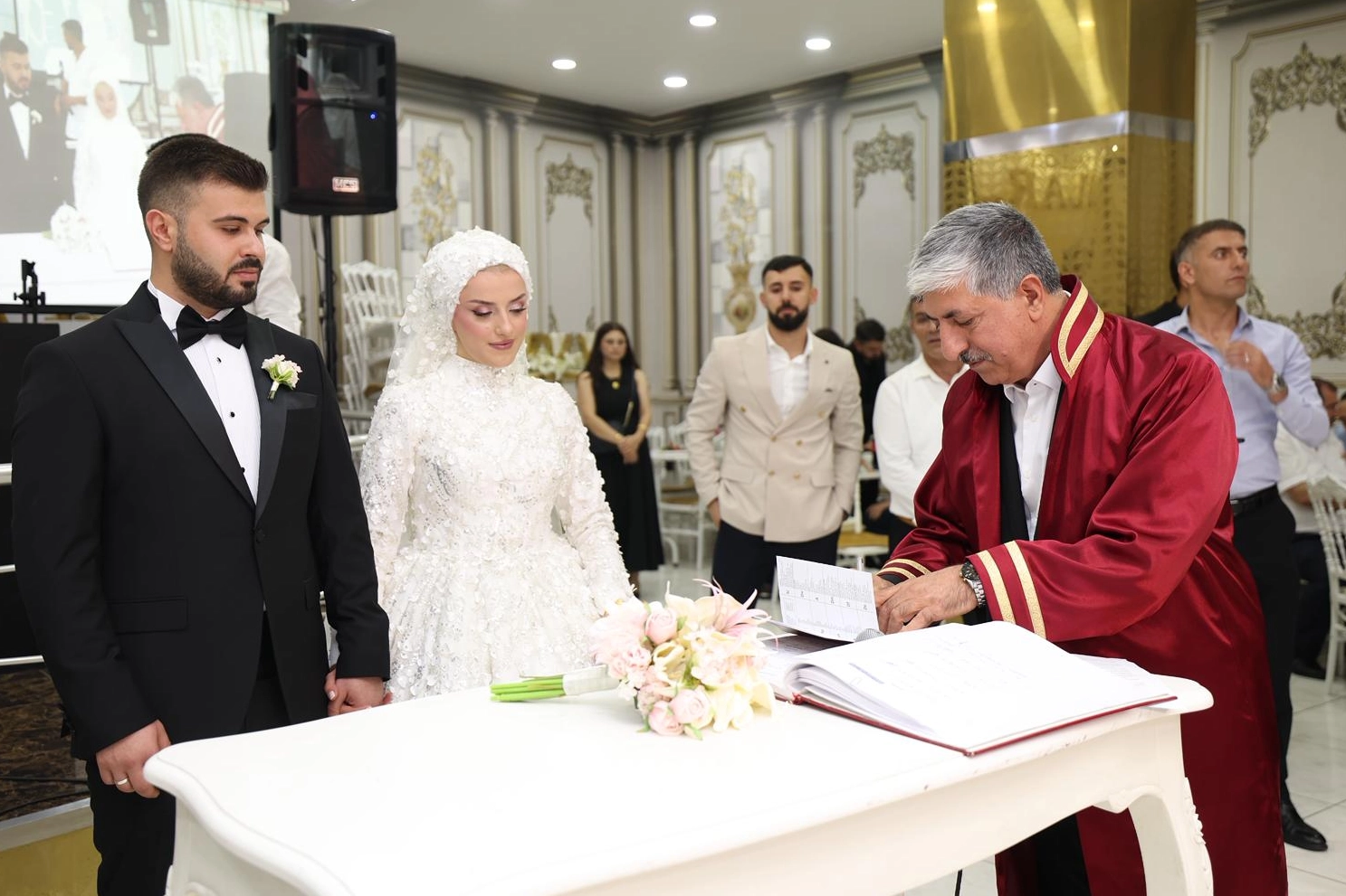 Dilovası'nda Yaşar ve Tiryaki ailelerinin mutlu günü 