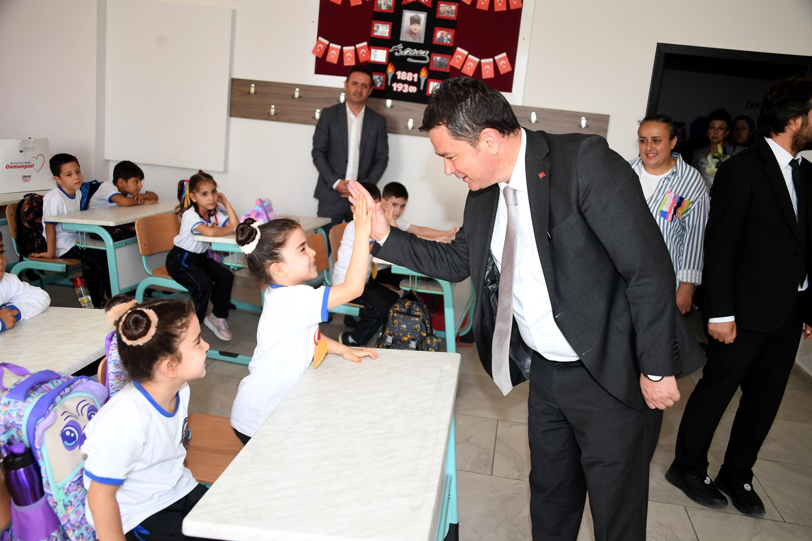 Bursa Osmangazi'de Başkan Aydın, miniklerin ilk ders heyecanına ortak oldu 