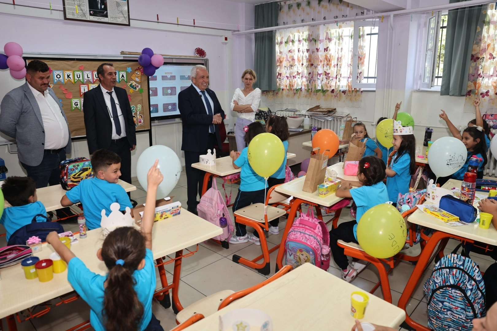 Başkan Şadi Özdemir’den “Okula hoş geldin” hediyesi 