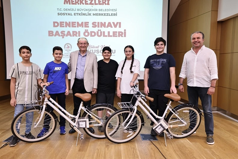 Başarılı öğrencilere Büyükşehir’den ödül 