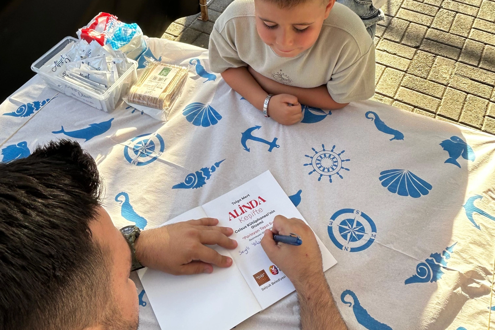 Efes Selçuklu çocuklar Alinda ile tarihi keşfe çıkıyor 