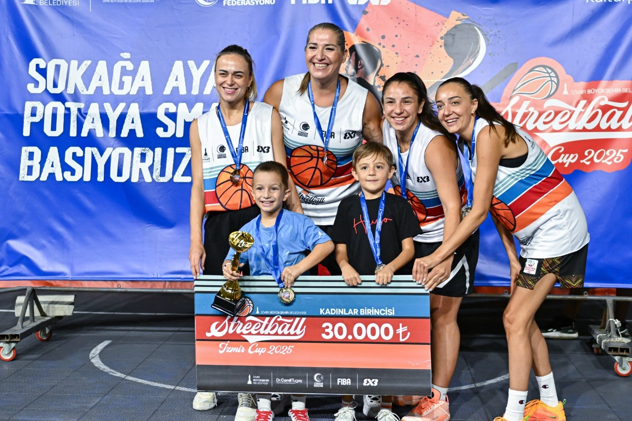 3x3 Streetball İzmir Cup 2025’te ödüller sahiplerini buldu 