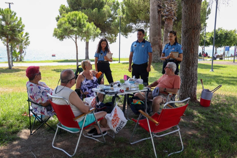 Antalya Konyaaltı Sahili’nde temizlik seferberliği 