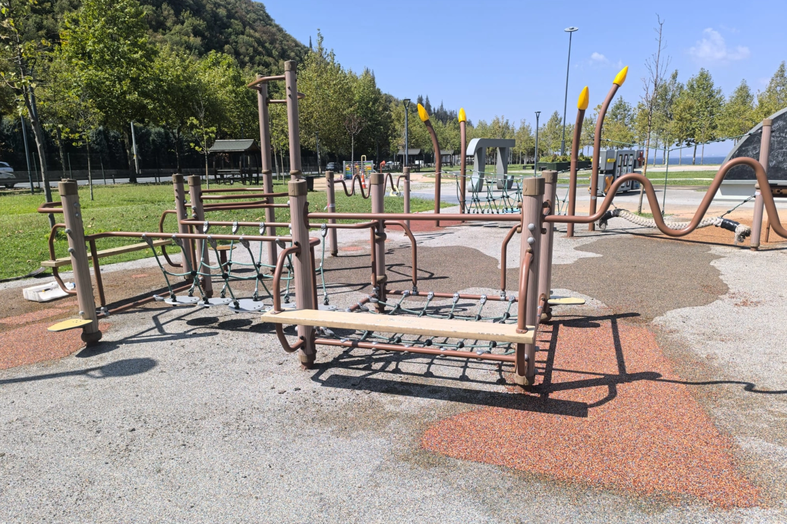 Karamürsel Ereğli Aktif Park'ın zemini yenilendi 
