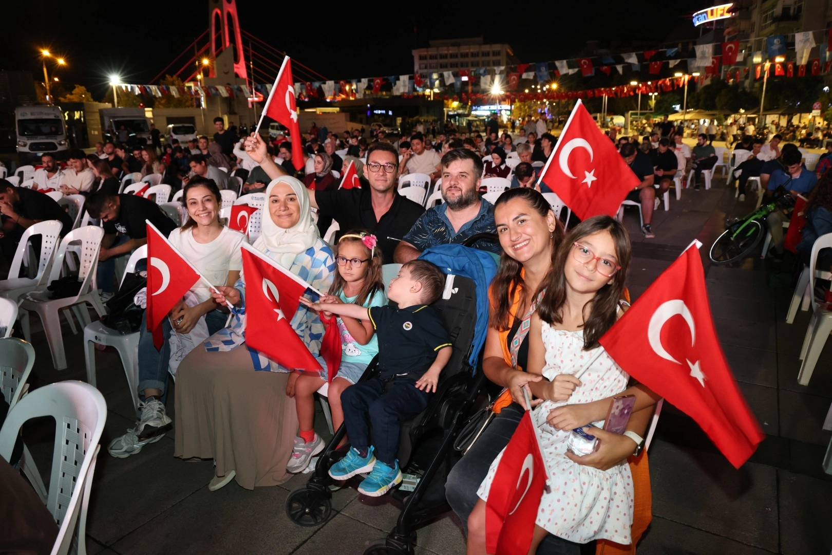Kocaelililer, milli coşkuyu dev ekranda yaşadı 