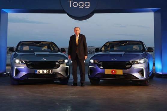 Cumhurbaşkanı Erdoğan’a Togg’un yeni modeli T10F hediye edildi 