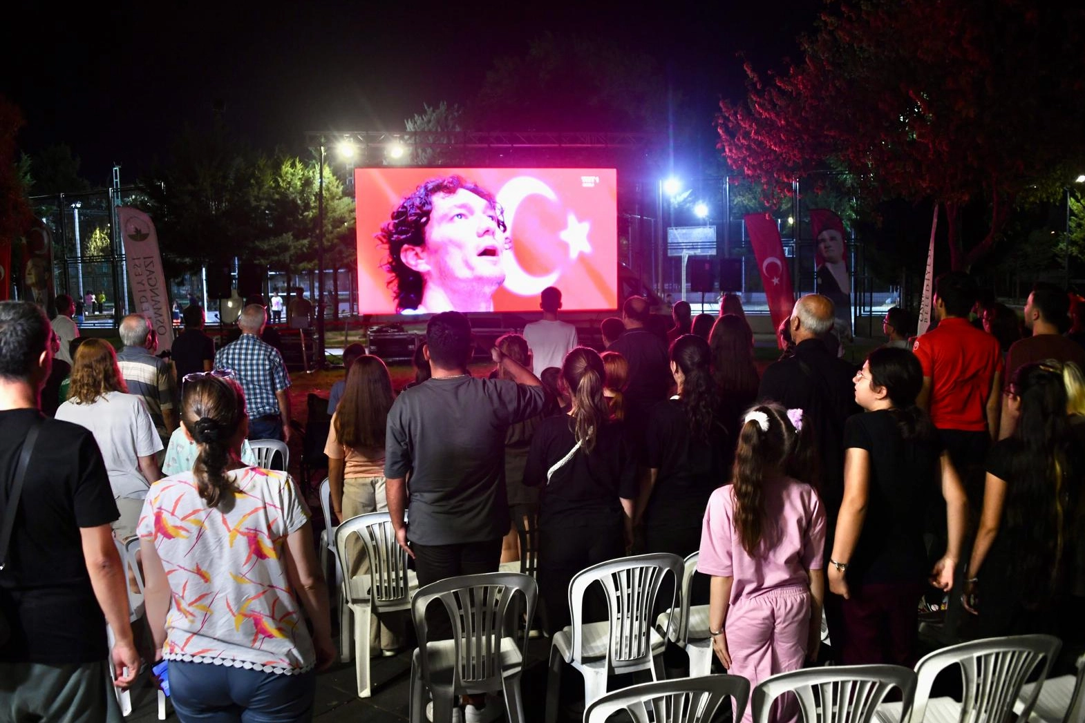 Osmangazi Belediyesi milli heyecanı meydanlara taşıdı 
