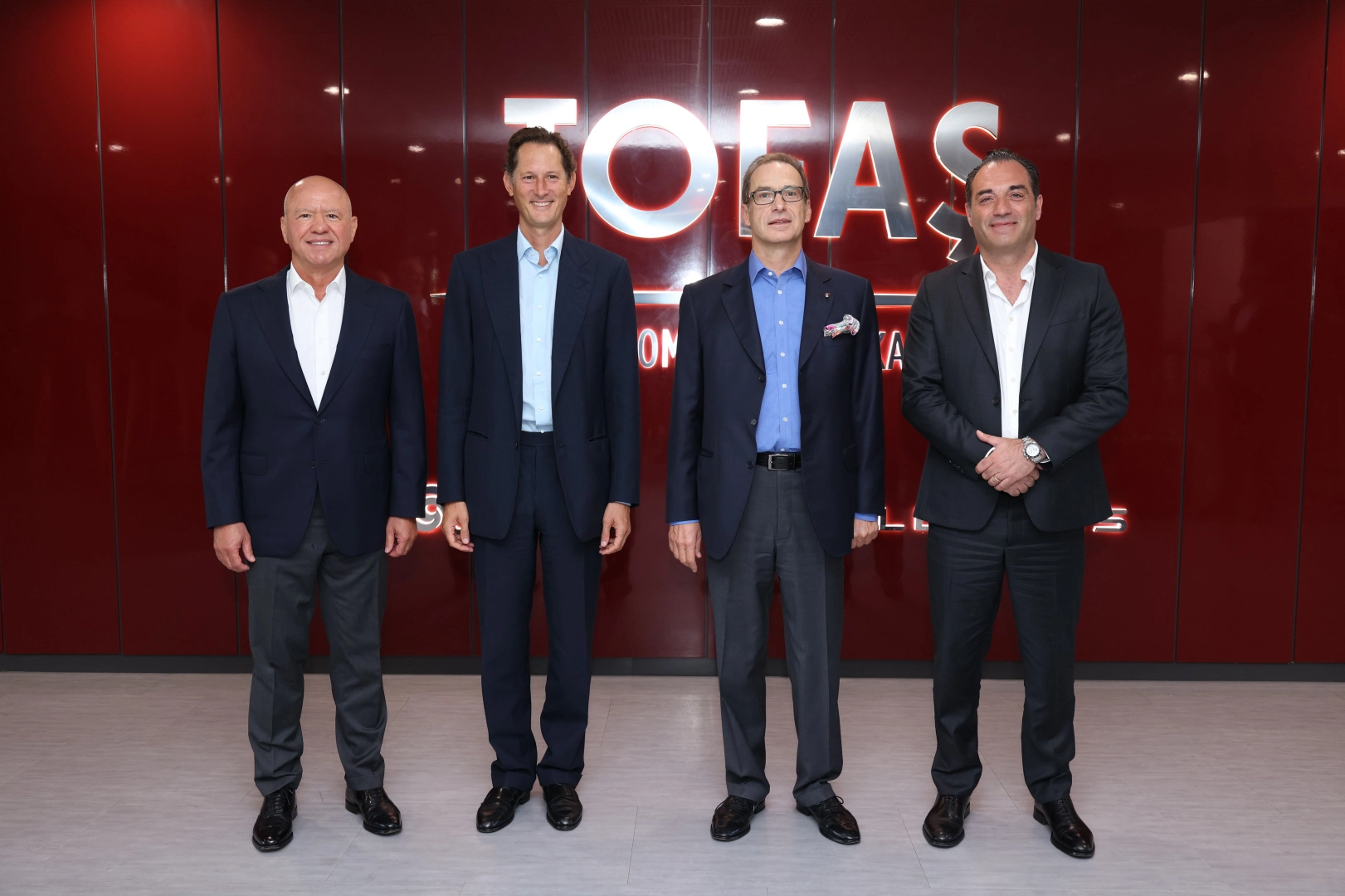 Stellantis ve Koç Holding üst yönetimi Tofaş Fabrikası’nı ziyaret etti 