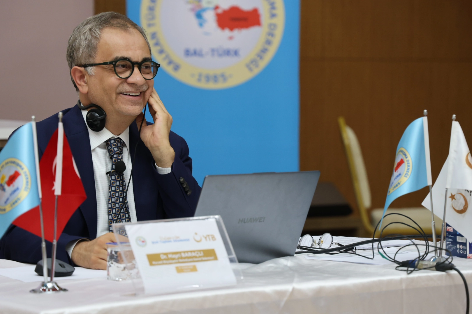 Dr. Hayri Baraçlı, Bulgaristan’dan gelen gençlerle liderlik üzerine buluştu 