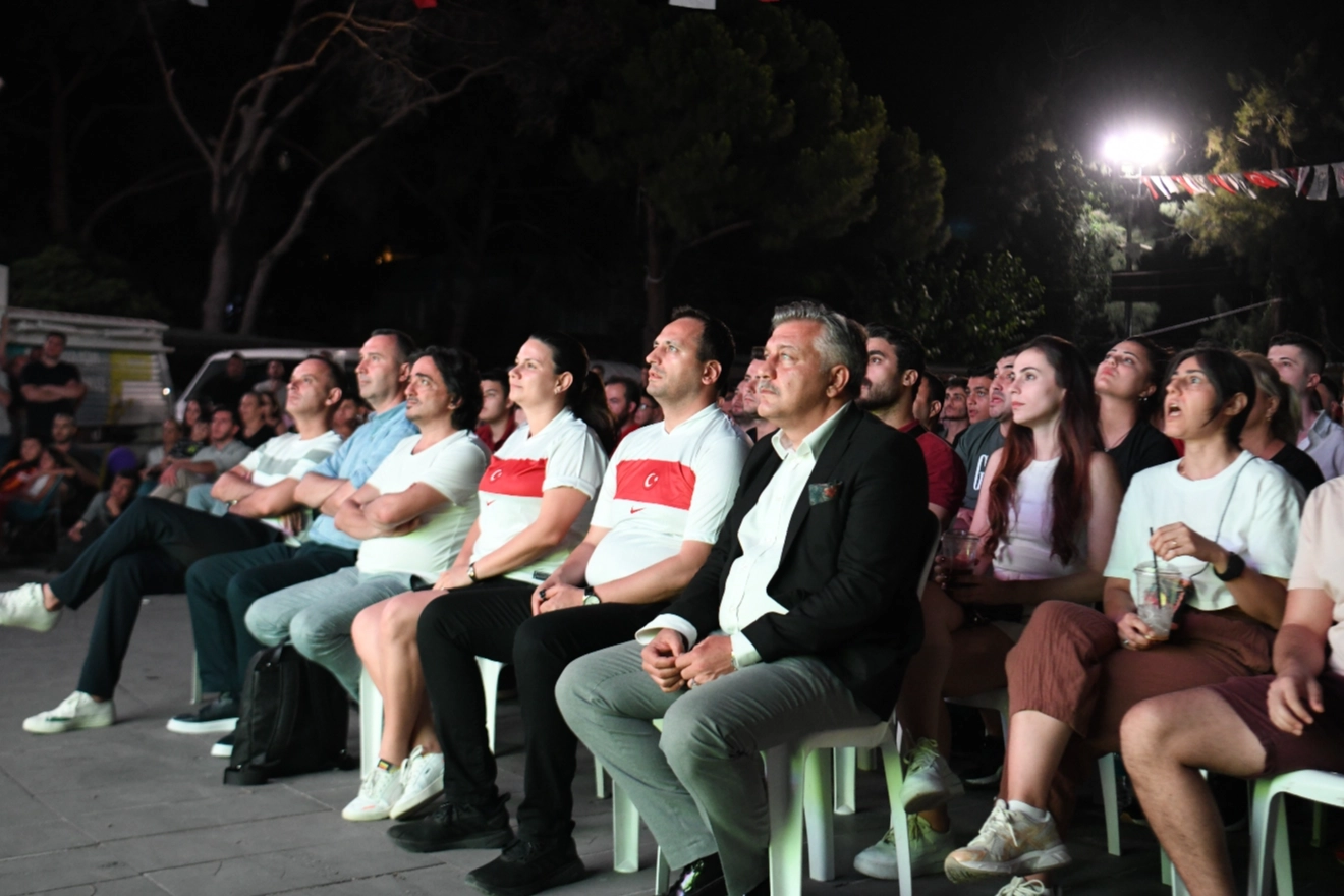 12 Dev Adam’ın final heyecanı Bornova’da dev ekranda yaşanacak 