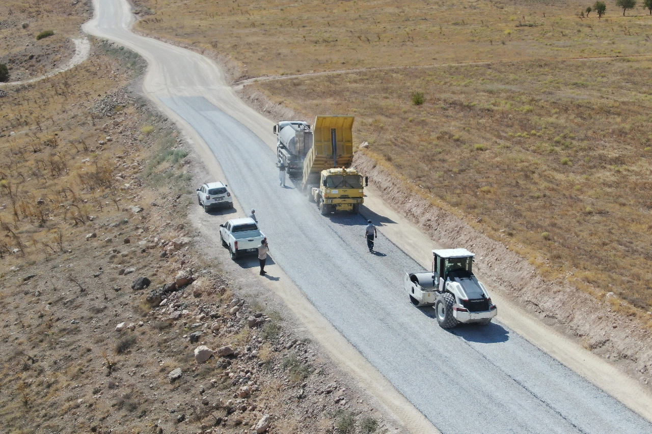 Malatya Büyükşehir’den Uzunhasan’a güvenli ve modern yol 
