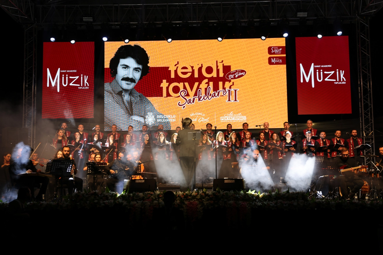 Konya Selçuklu'da Ferdi Tayfur şarkıları ikinci kez yankılandı 