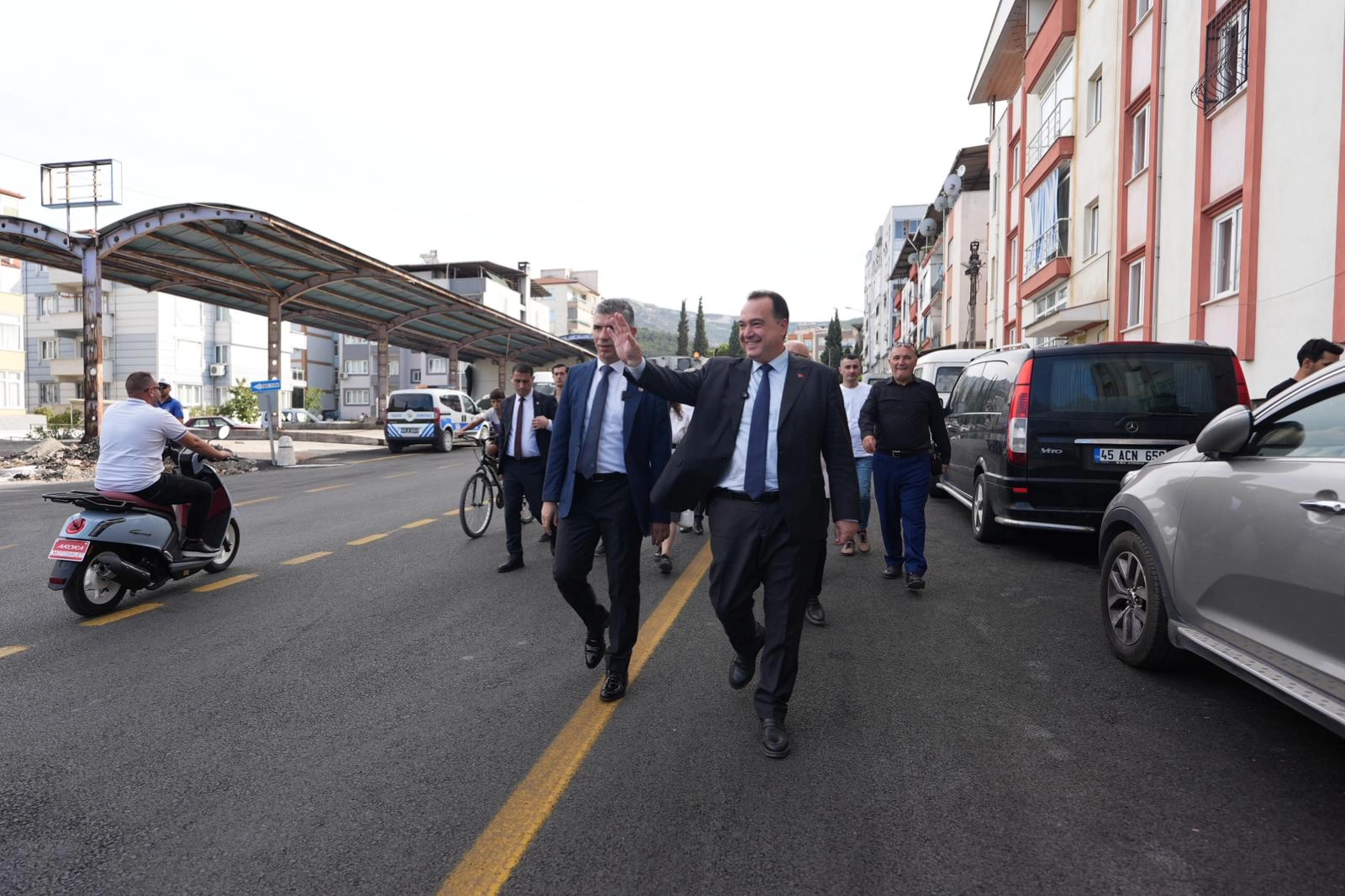 Manisa Soma'ya Başkan Dutlulu'dan asfalt sonrası ziyaret 